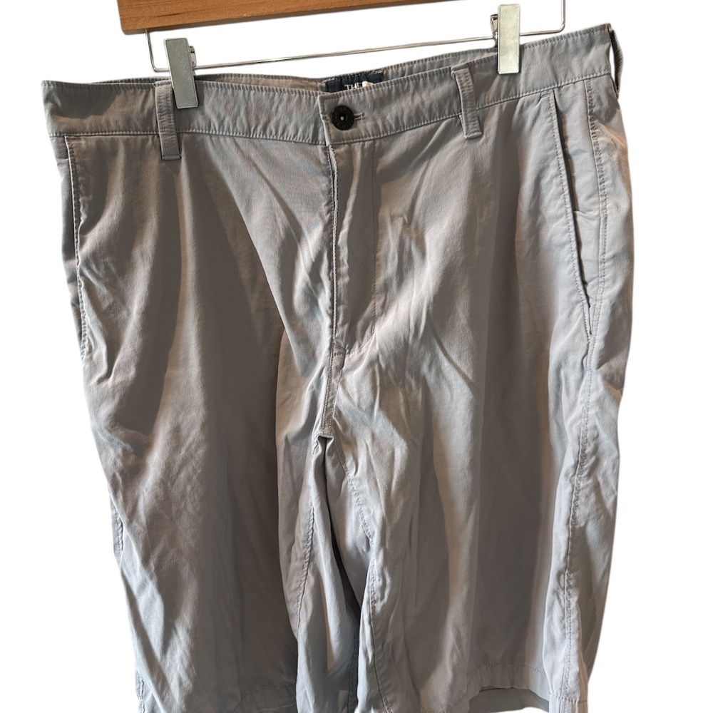 The North Face Flash Dry Long Shorts Mens 34 Gray Chino Flat Front Casual Hiking